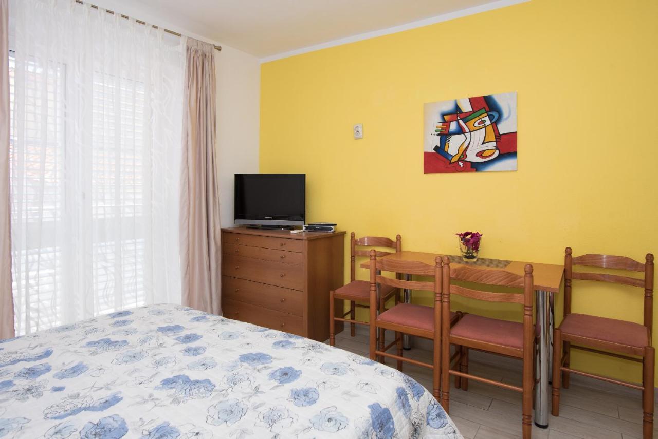 Apartments Lovric Vodice Exterior photo