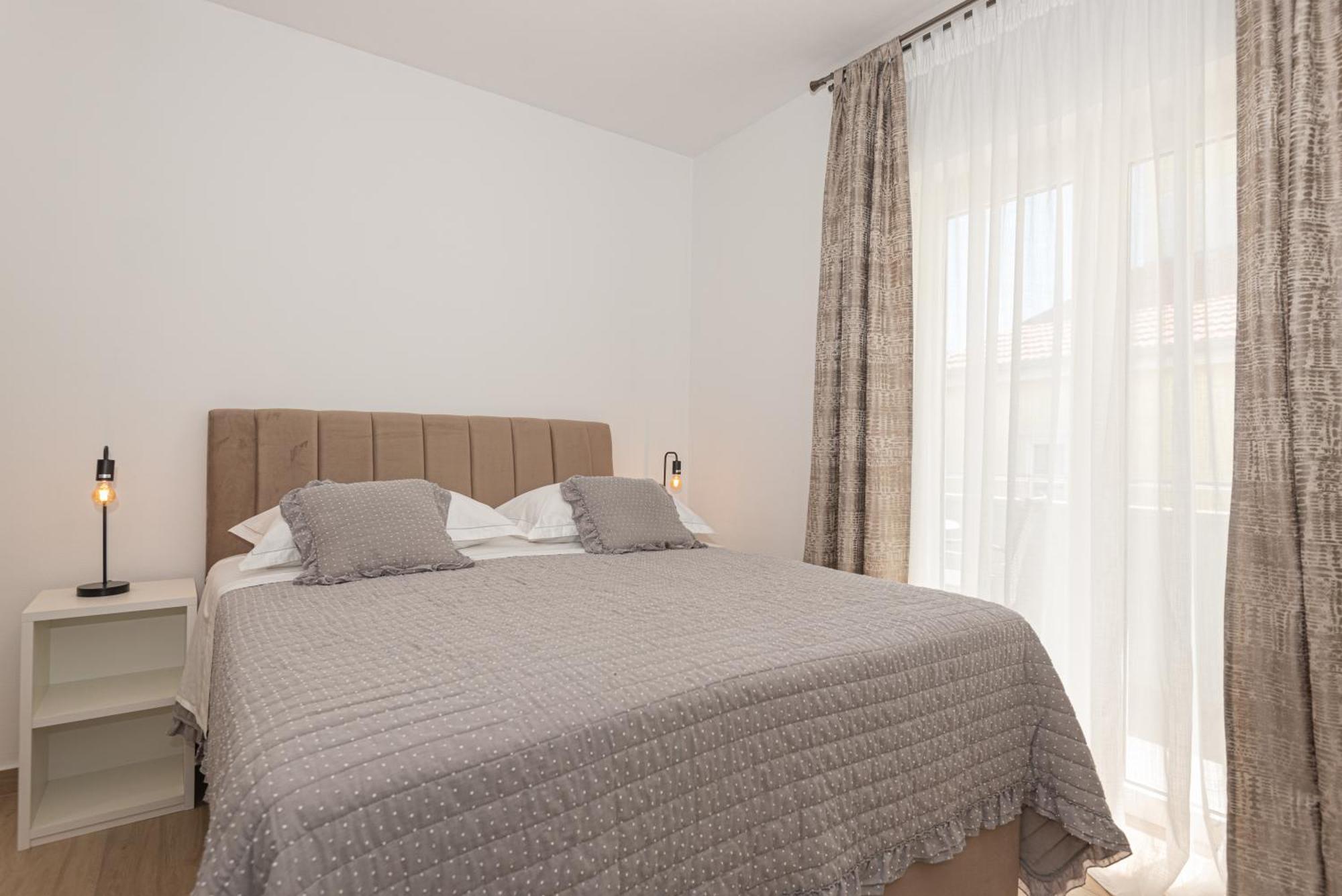 Apartments Lovric Vodice Exterior photo