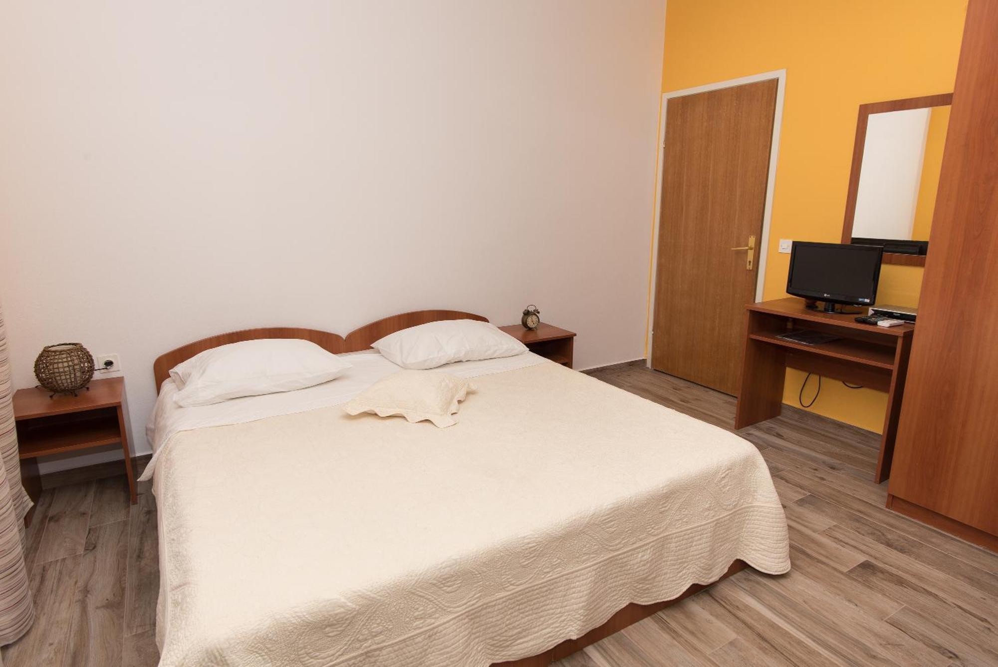 Apartments Lovric Vodice Room photo